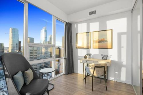 One bedroom Suite + Office image 7