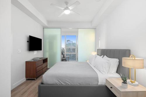 One bedroom Suite + Office image 8