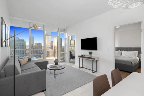 One bedroom Suite + Office image 2
