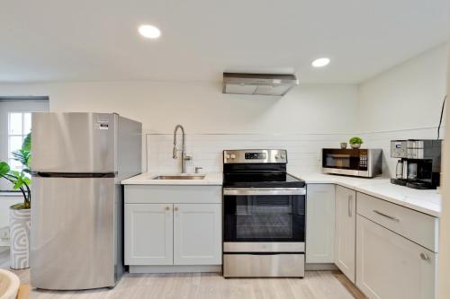 KING Suite Luxurious, modern couple retreat in Philadelphia, USA
