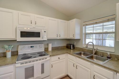 Sunny Ocala Home with Private Pool! in Silver Springs, USA