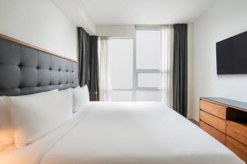 Two Bedroom Suite image 9