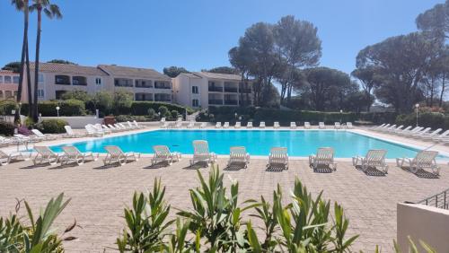 Chez K&D Studio Nature avec piscine St Raphael near Douce Quietude