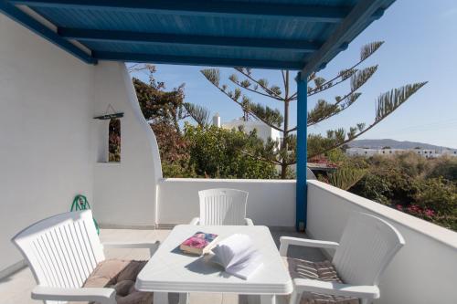 Nefeli in blue, Plaka (photo 6)