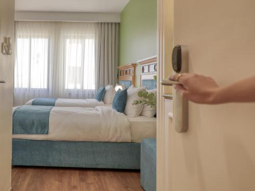 Standard Twin Room image 1