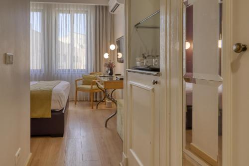 Standard Double Room image 1