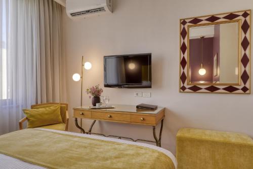 Standard Double Room image 2