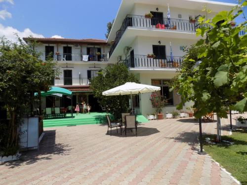  Des Roses Hotel in Platanias