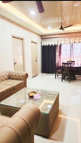 Carnival Stay - Premium homestay with wifi near ghat for families ONLY