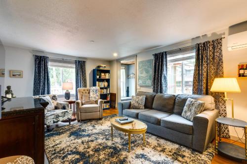 Hot Tub & Fire Pit Access! Peaceful Renton Retreat in Cascade-Fairwood (WA)