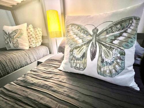 New Home w/Sunset View. (Great Price! Sleeps 11)