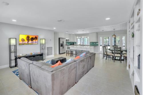 AquaDome - near beach, screened pvt patio in Deerfield Beach, USA