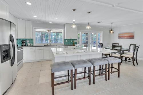 AquaDome - near beach, screened pvt patio in Deerfield Beach, USA