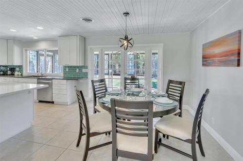 AquaDome - near beach, screened pvt patio in Deerfield Beach, USA