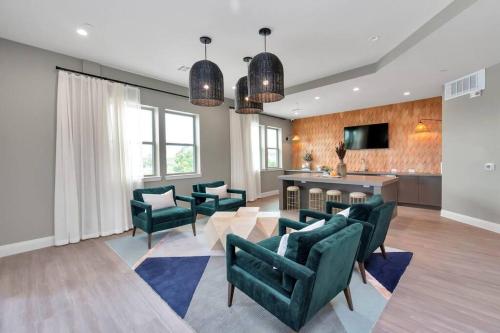Midtown Houston Luxury Suite at River Oaks