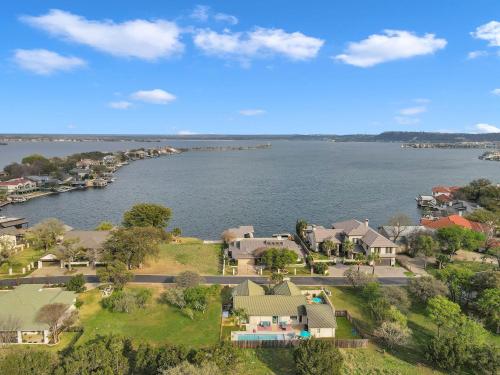 New Listing House with Lake View Pet Friendly in Horseshoe Bay, USA