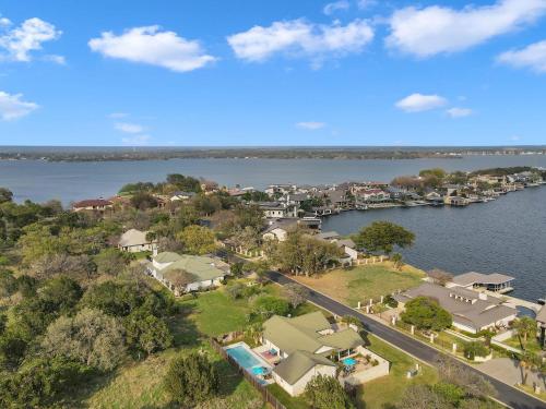 New Listing House with Lake View Pet Friendly in Horseshoe Bay, USA