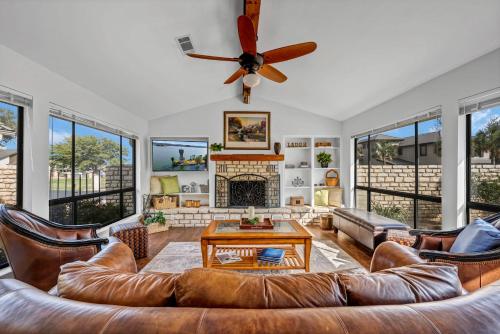 New Listing House with Lake View Pet Friendly in Horseshoe Bay, USA