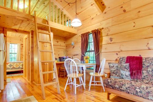 Hendersonville Creekside Cabin Near DuPont Forest in Hendersonville, USA