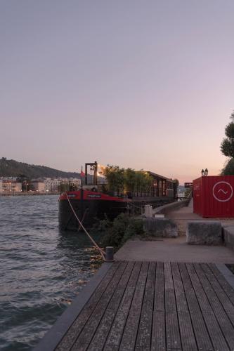 LA PENICHE - Bed And Bicycle - Vienne - Hotel - Sainte-Colombe