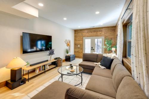 Brand New Idaho Springs Cabin with Patio and Fire Pit! in Idaho Springs, USA