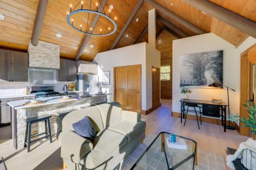 Brand New Idaho Springs Cabin with Patio and Fire Pit! in Idaho Springs, USA