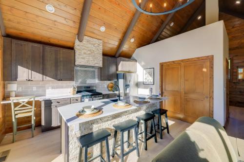 Brand New Idaho Springs Cabin with Patio and Fire Pit! in Idaho Springs, USA