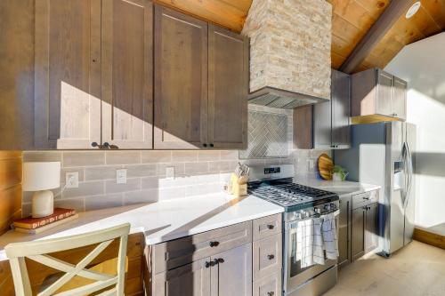 Brand New Idaho Springs Cabin with Patio and Fire Pit! in Idaho Springs, USA