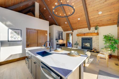 Brand New Idaho Springs Cabin with Patio and Fire Pit! in Idaho Springs, USA