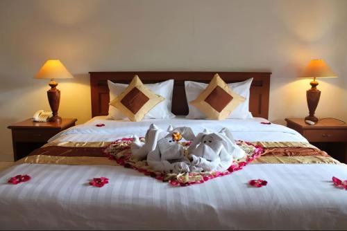 Deluxe Double or Twin Room image 5