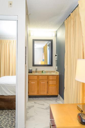 Philadelphia Suites at Airport - An Extended Stay Hotel