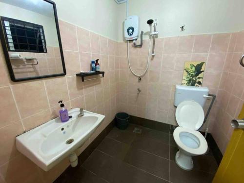 Tanjung Hijau Homestay-FREE wifi-2nd Floor ONLY - image 11