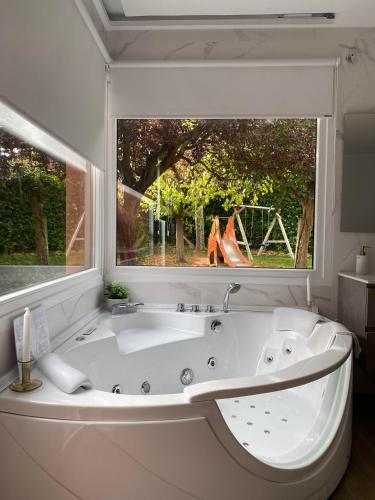 Hot tub, Villa Castro in Nuevalos