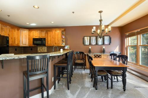 1975 Starfire Townhomes - image 14