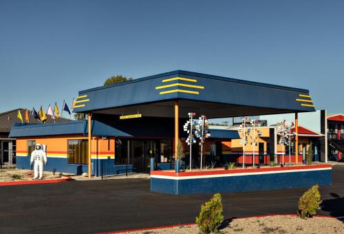 Buitenkant, Americana Motor Hotel in Flagstaff Suburbs