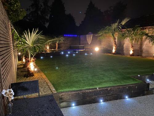 Beautiful - Stunning - 6 -Bed Showhome Northampton