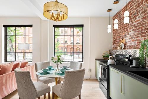 المرافق, The Acoma House in Lincoln Park