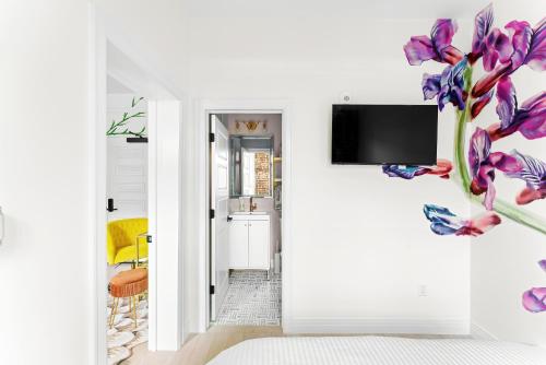 The Acoma House Room Type - GrowLove Art Suite 103