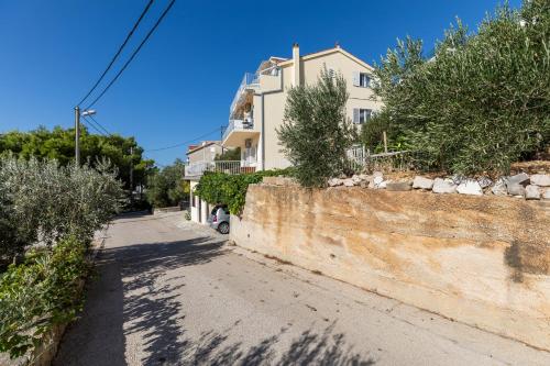  Apartments with a parking space Marusici, Omis - 1131 in Mimice