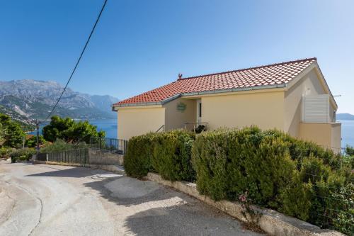  Apartments with a parking space Marusici, Omis - 1131 in Mimice