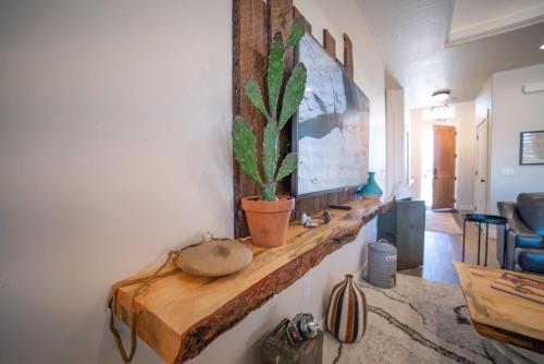 Searchers Hideaway at Kabab - New West Properties detail