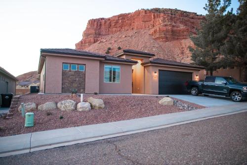 Searchers Hideaway at Kabab - New West Properties detail