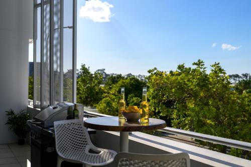 Luxury Stays Varsity-Robina-Bond in Varsity Lakes