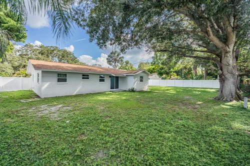 Cozy Home Just A Short Drive to Beautiful Beaches in Seminole, USA