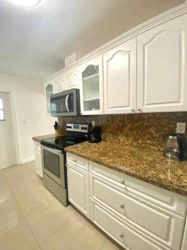 Modern Vacation home - 10 Min from MIA in Hialeah (FL)