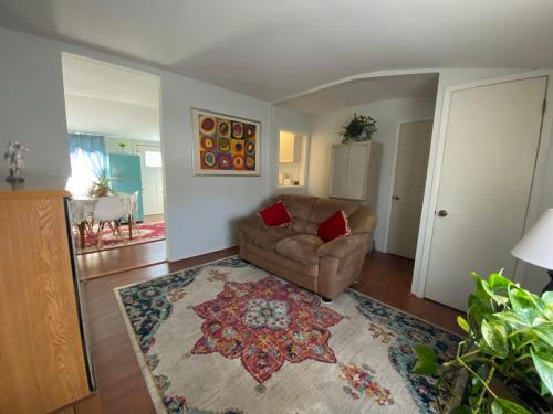 Two bedroom, living/dining room in Bellport, USA