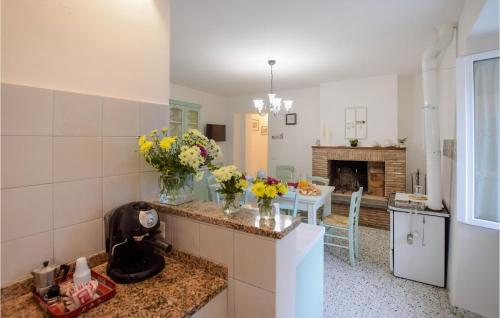 3 Bedroom Gorgeous Home In Palazzetto Nese