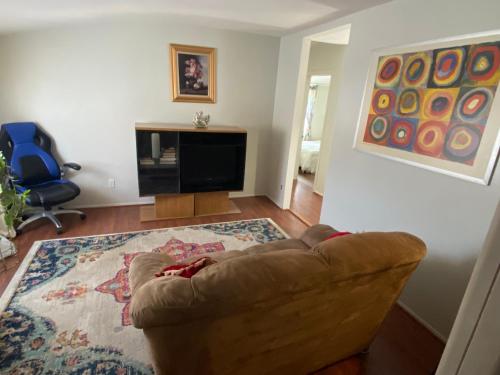 Two bedroom, living/dining room in Bellport, USA