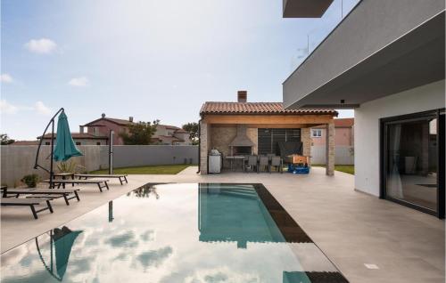 Cozy Home In Rebici With Outdoor Swimming Pool