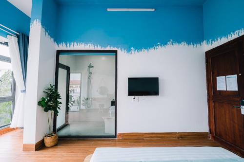 King Room with Balcony image 10